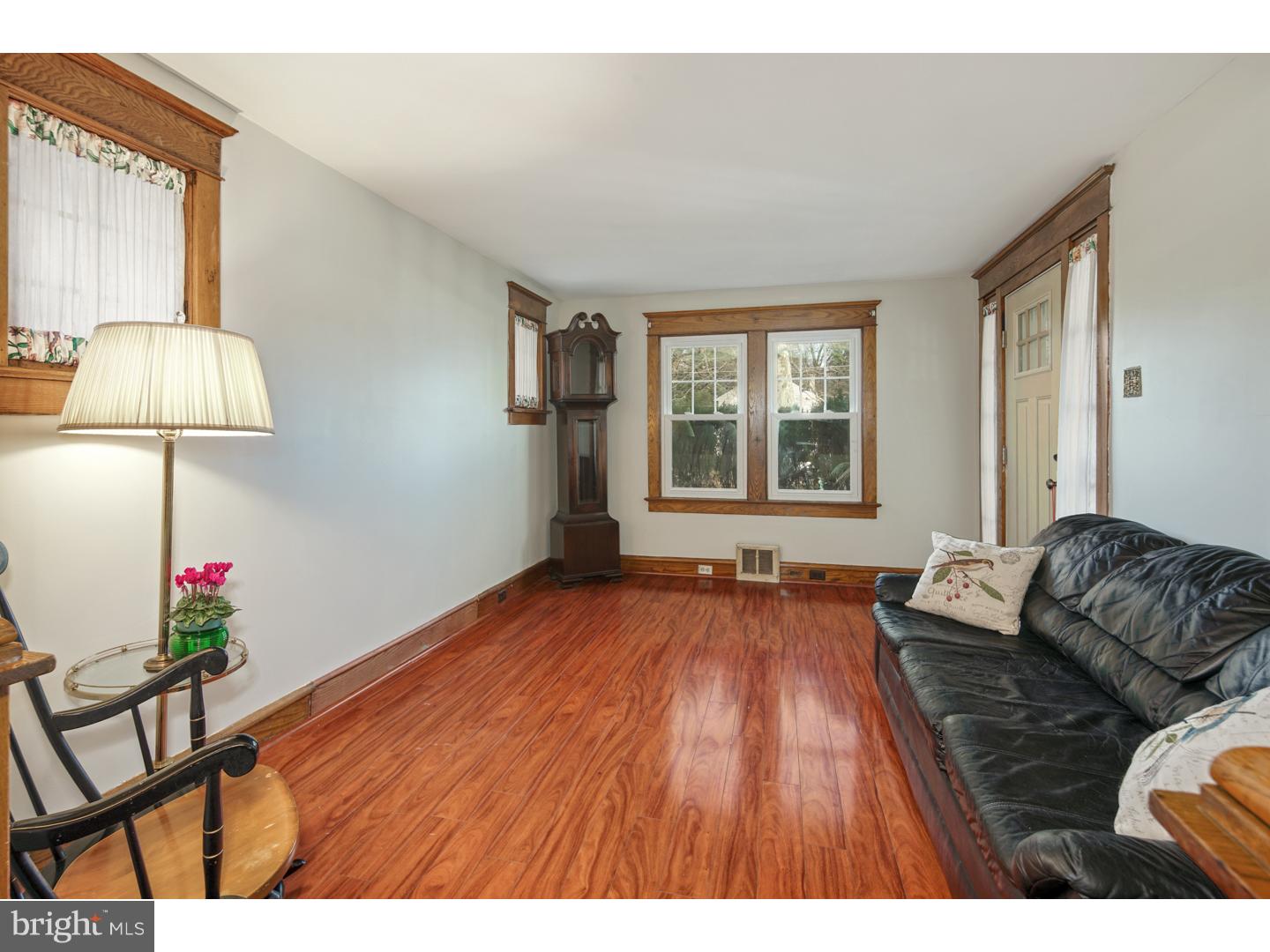 1124 Prospect Ridge Boulevard Haddon Heights, NJ 08035 - Photo 5 of 24 Living Room