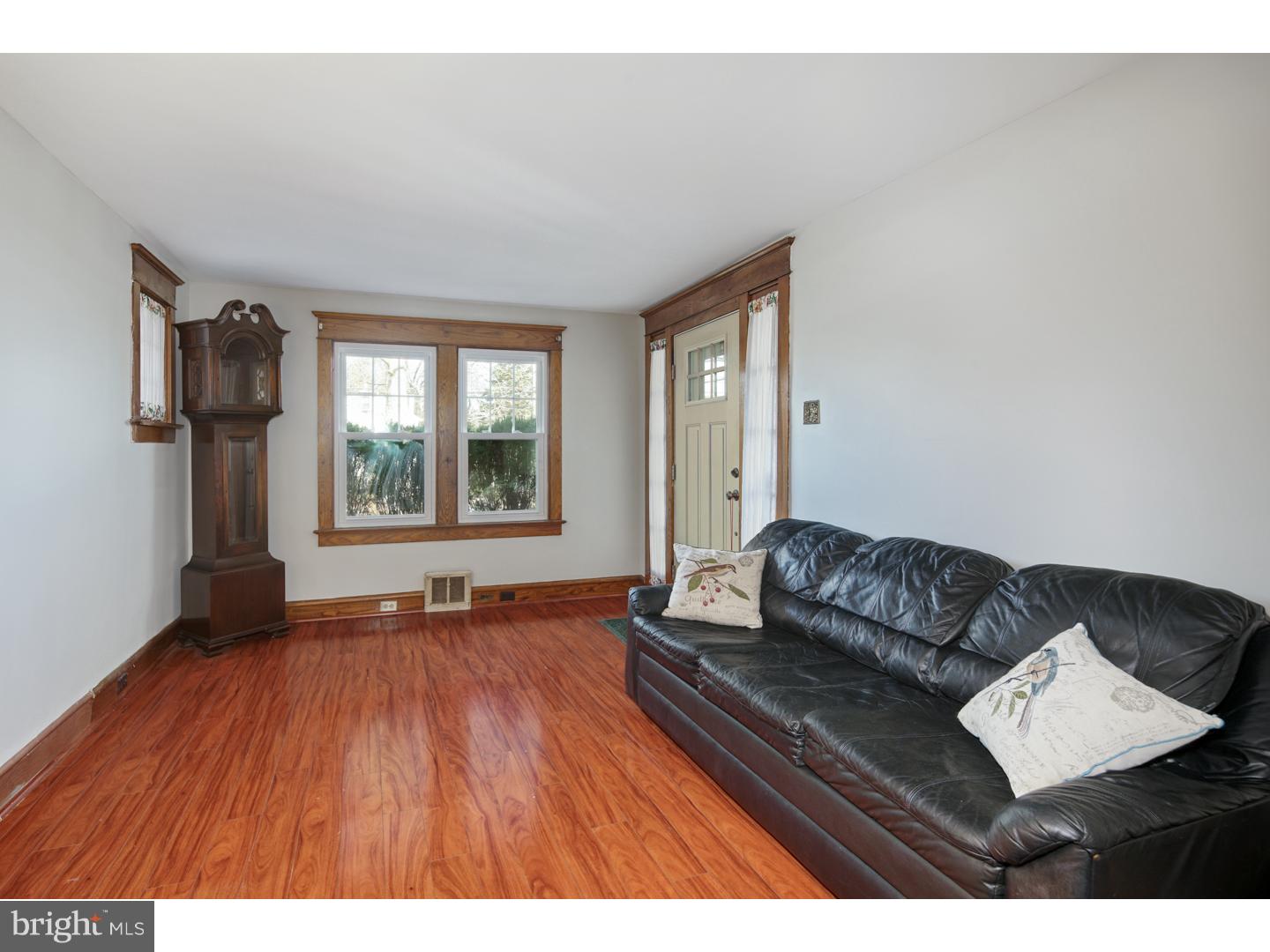 1124 Prospect Ridge Boulevard Haddon Heights, NJ 08035 - Photo 6 of 24 Living Room