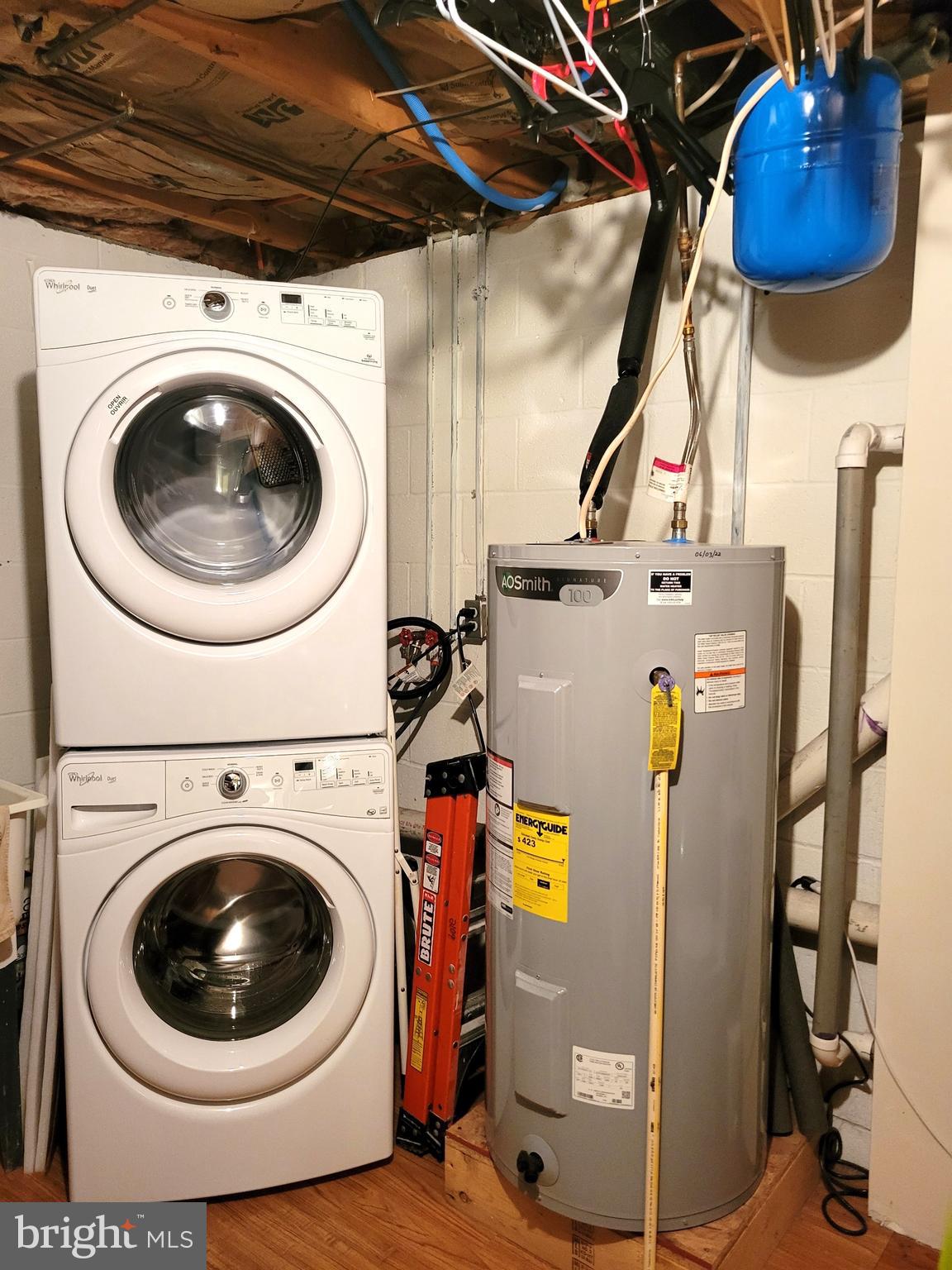 139 Mussetta Street Hanover, PA 17331 - Photo 31 of 58 a utility room with dryer and washer