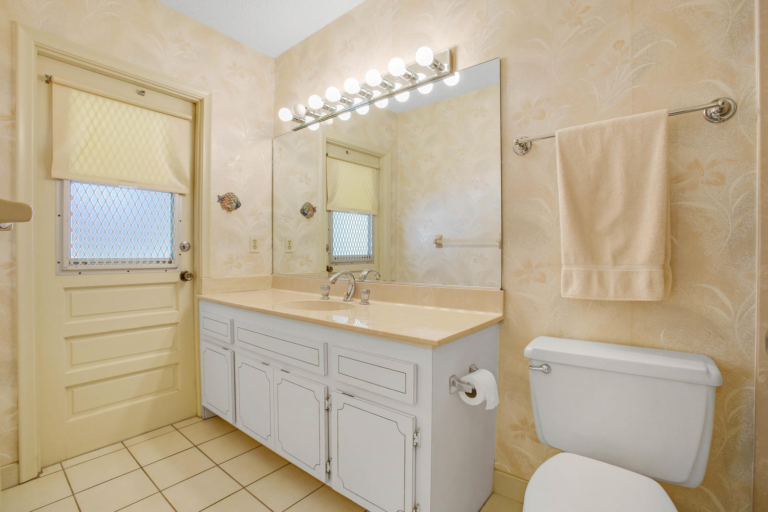 55 Southwest 12th Way Boca Raton, FL 33486 - Photo 15 of 20 Guest/ Cabana Bath