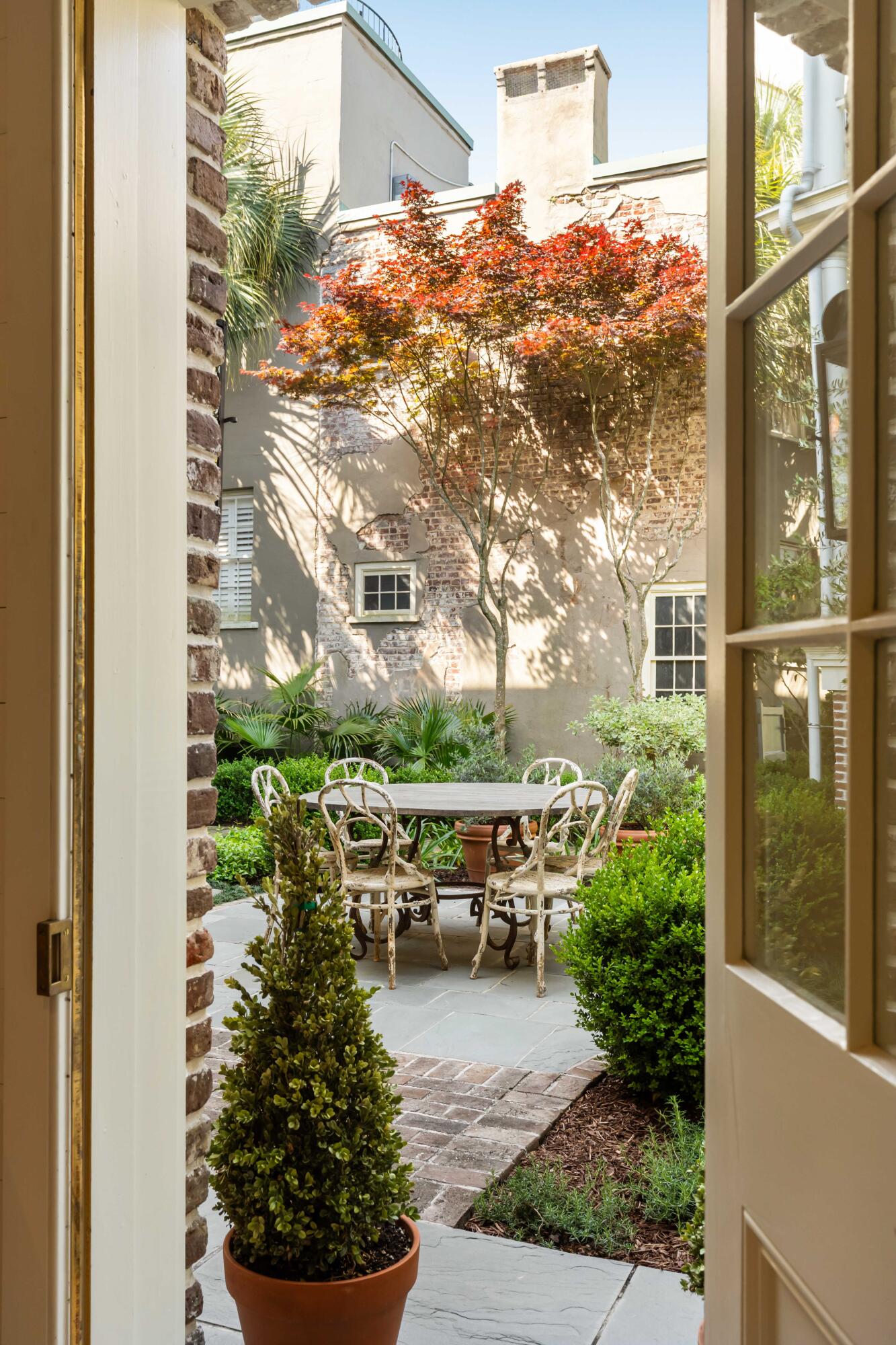 32 Society Street Charleston, SC 29401 - Photo 23 of 110 22