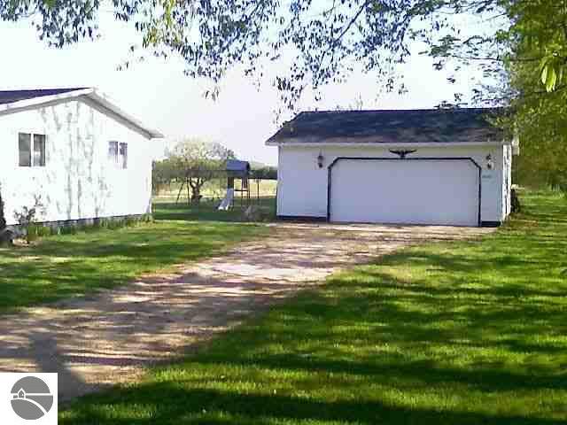 2233 Hall Road South Boardman, MI 49680 - Photo 13 of 15 1701156-12.JPG