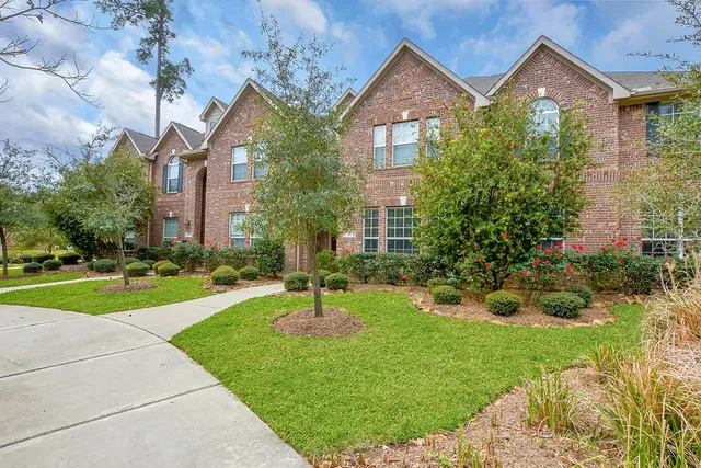 $2,500 | 27 Umbria Lane, The Woodlands, TX 77382