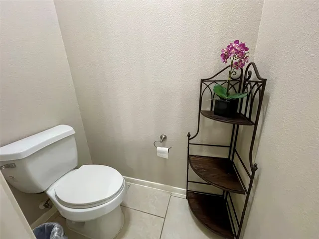 $2,500 | 27 Umbria Lane, The Woodlands, TX 77382