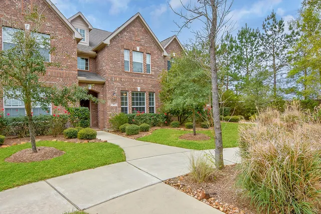 $2,500 | 27 Umbria Lane, The Woodlands, TX 77382