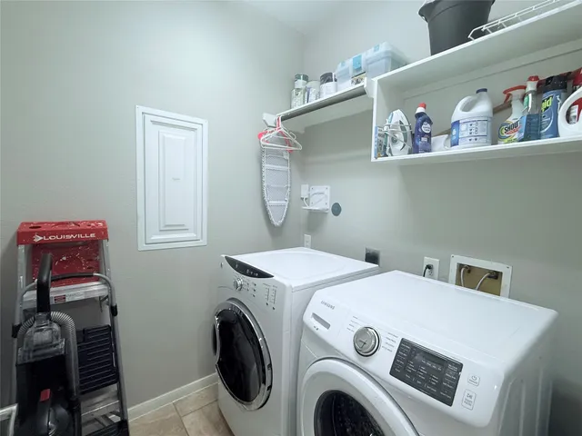 $2,500 | 27 Umbria Lane, The Woodlands, TX 77382