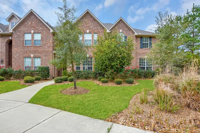 $2,500 | 27 Umbria Lane, The Woodlands, TX 77382