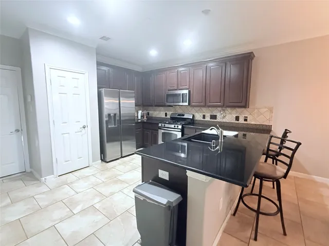 $2,500 | 27 Umbria Lane, The Woodlands, TX 77382