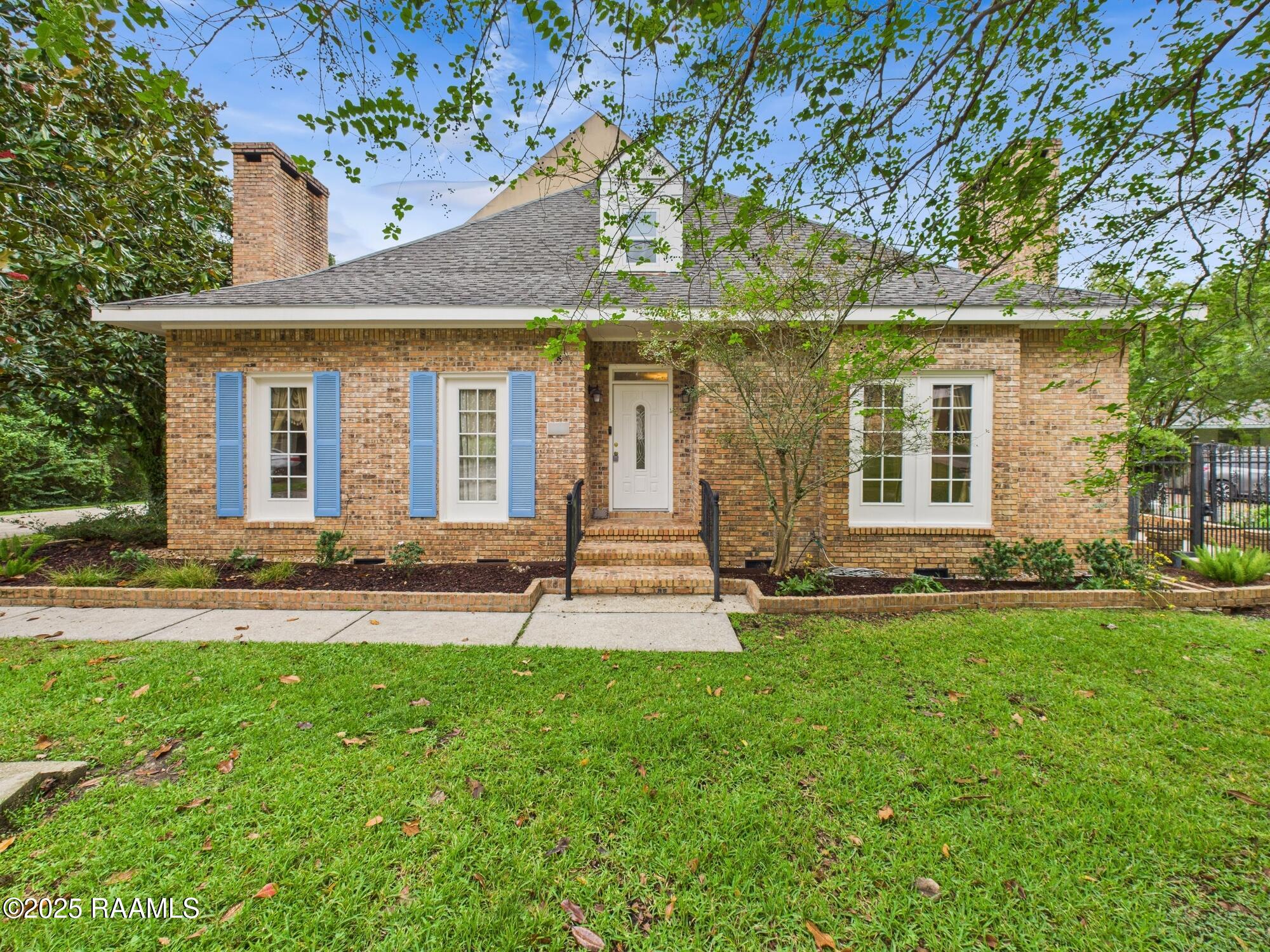 523 Esplanade Lafayette, LA 70508 - Photo 2 of 36 CAM04246G0-PR0149-STILL028