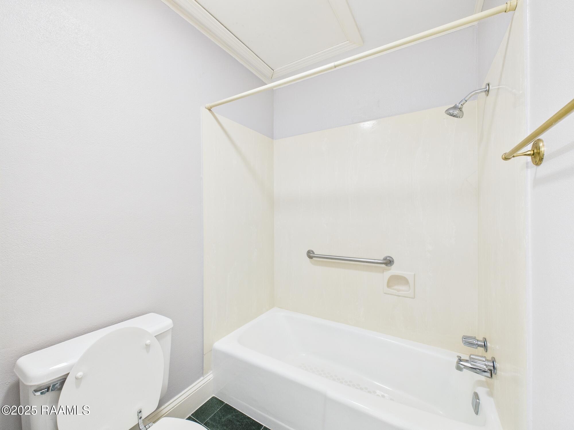 523 Esplanade Lafayette, LA 70508 - Photo 28 of 36 CAM04246G0-PR0149-STILL024