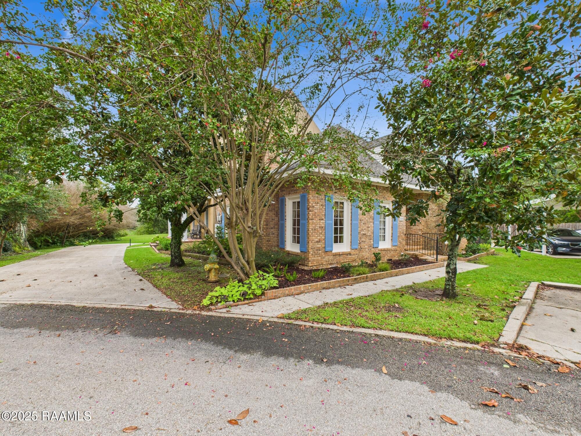 523 Esplanade Lafayette, LA 70508 - Photo 4 of 36 CAM04246G0-PR0149-STILL030