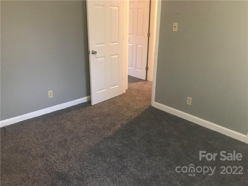 334 North Hoskins Road Charlotte, NC 28216 - Photo 17 of 18 a view of an empty room