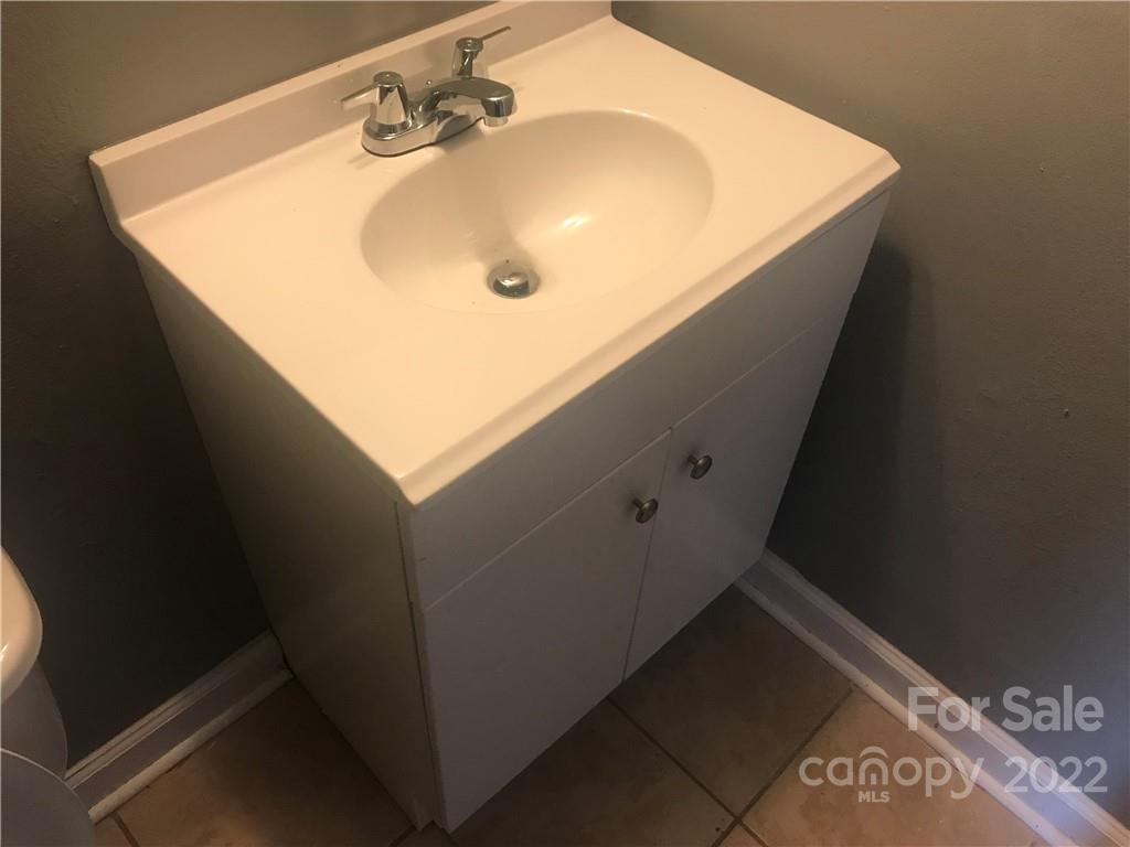 334 North Hoskins Road Charlotte, NC 28216 - Photo 5 of 18 a close up of a sink