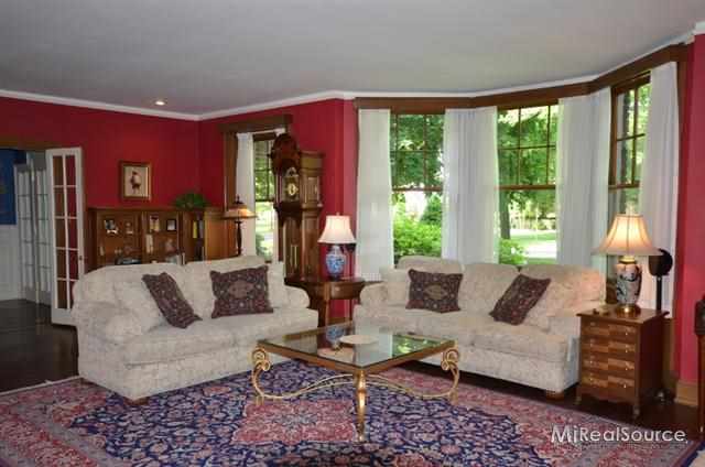425 Washington Grosse Pointe, MI 48230 - Photo 13 of 30 Living Rm Bay & bookcases