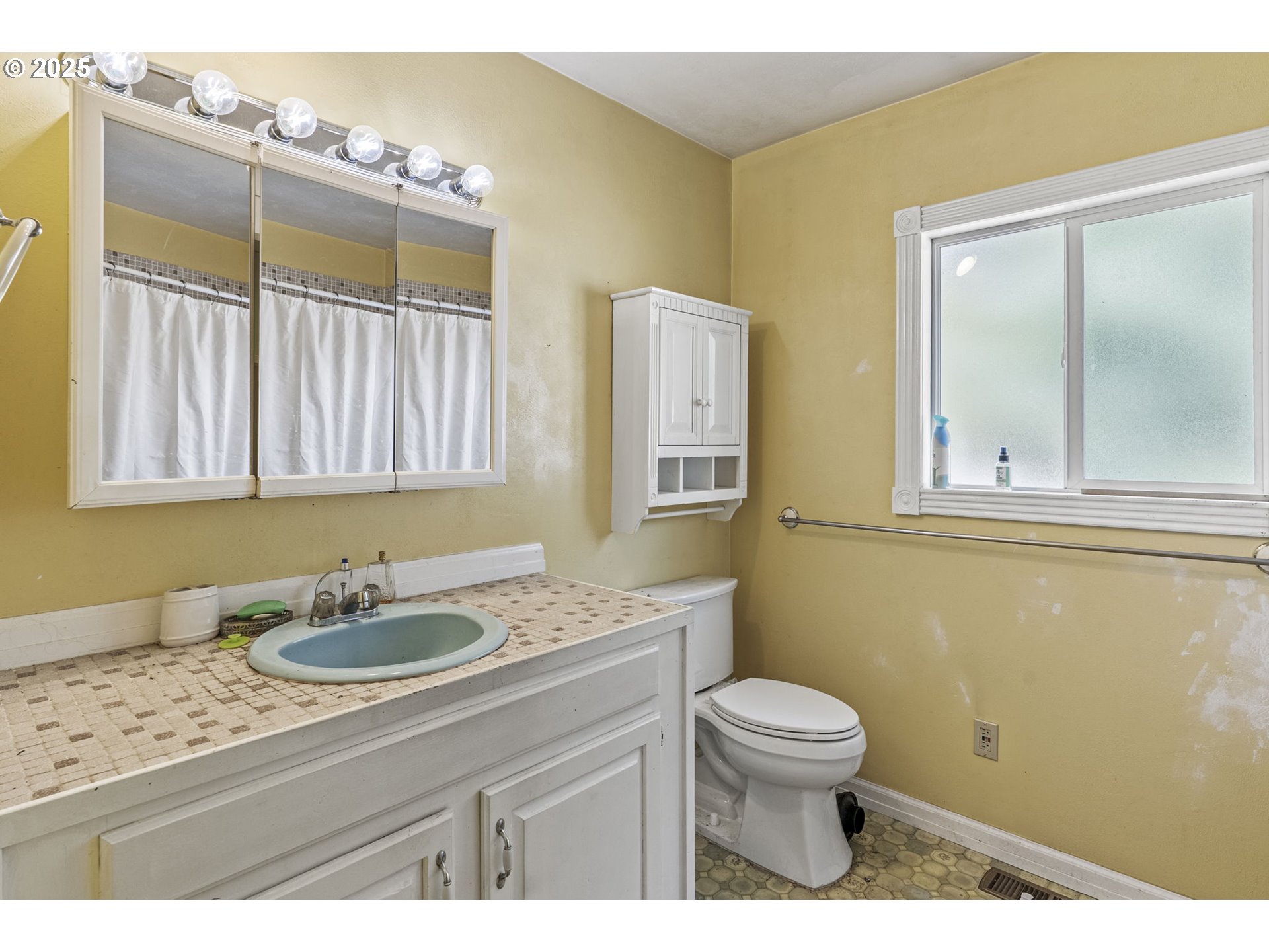 135 Westside Highway Vader, WA 98593 - Photo 28 of 31 a bathroom with a sink a toilet and mirror