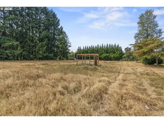 a view of a bench in a field