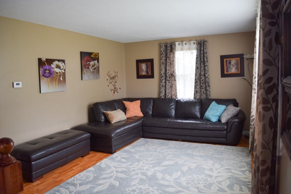 21 Cluster Circle Springfield, MA 01118 - Photo 3 of 30