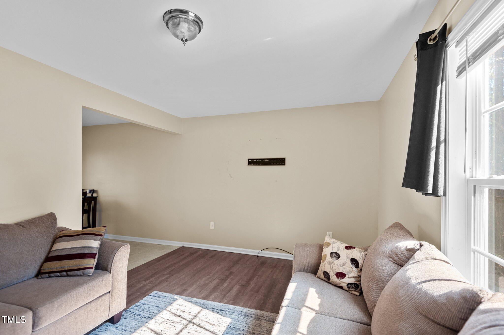 110 Ridge Place Greenville, NC 27834 - Photo 19 of 55 Living Room - Wide View - Apartment B