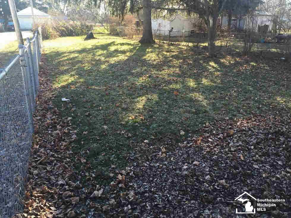 627 Laplaisance Road Monroe, MI 48161 - Photo 12 of 15 Backyard