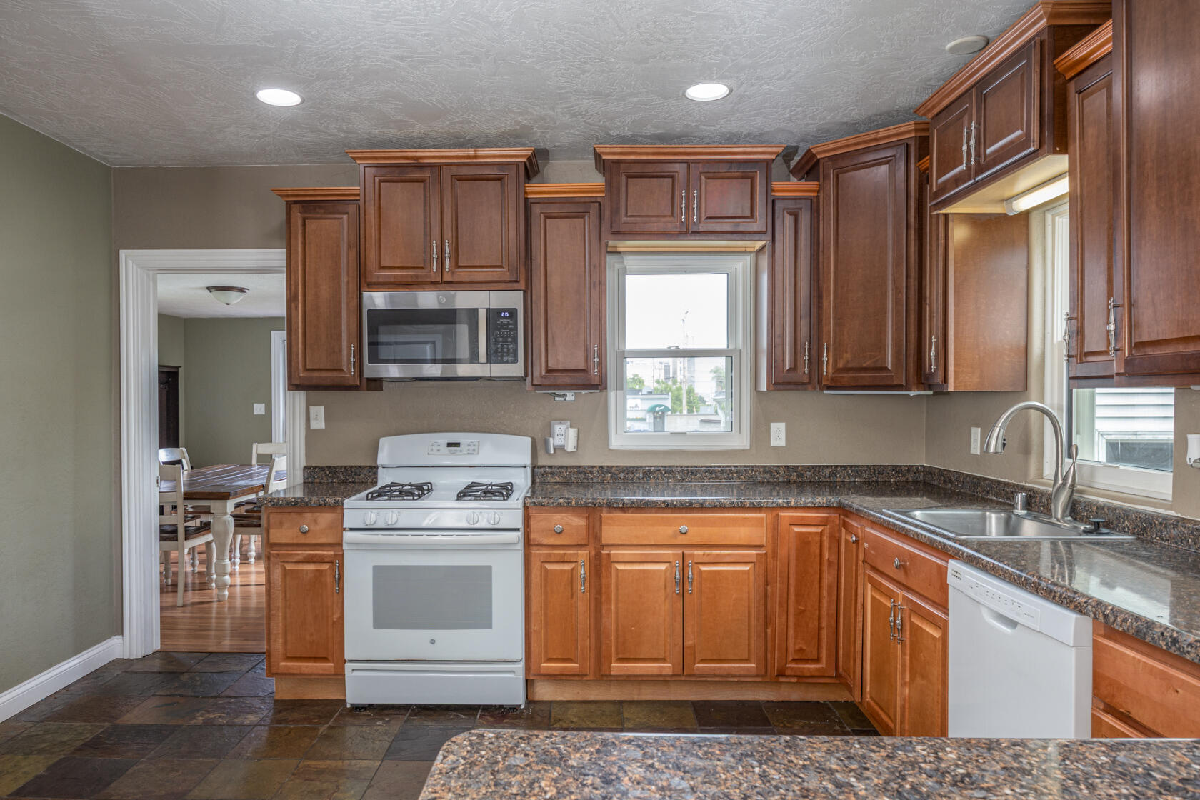 138 North Locust Street Appleton, WI 54914 - Photo 4 of 32 Sightlines to Dining Room