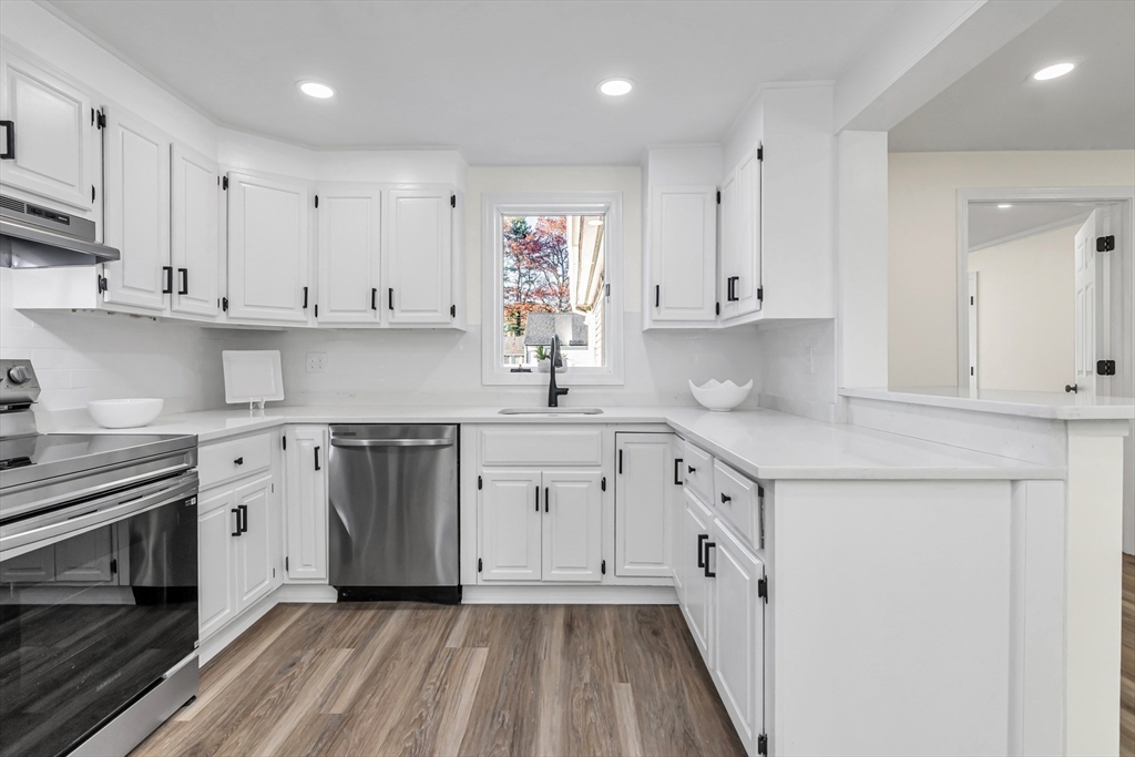 15 Pinewood Road Tewksbury, MA 01876 - Photo 8 of 42 Gallery Image 8