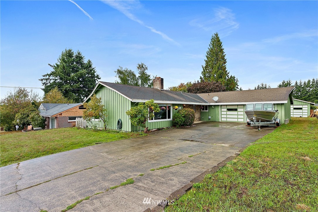115 Kennicott Road Chehalis, WA 98532 - Photo 1 of 25 a front view of a house with a garden and yard