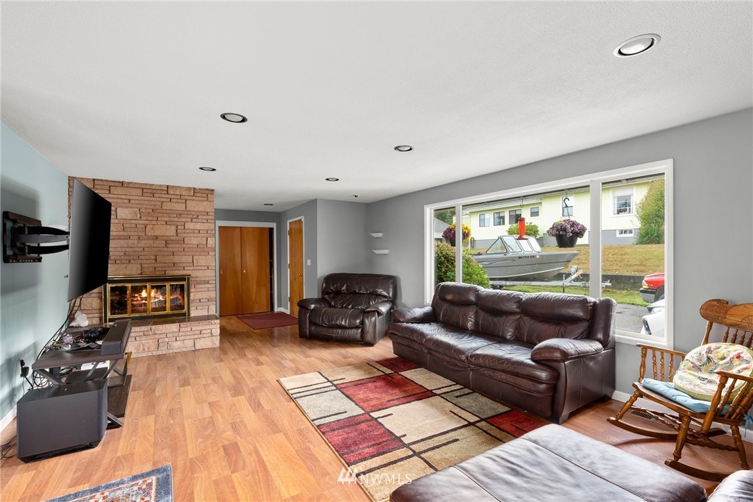 115 Kennicott Road Chehalis, WA 98532 - Photo 12 of 25 a living room with furniture and a fireplace