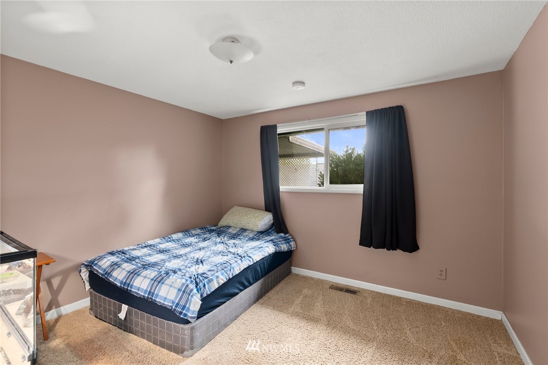 115 Kennicott Road Chehalis, WA 98532 - Photo 15 of 25 a bedroom with a bed chair and a window