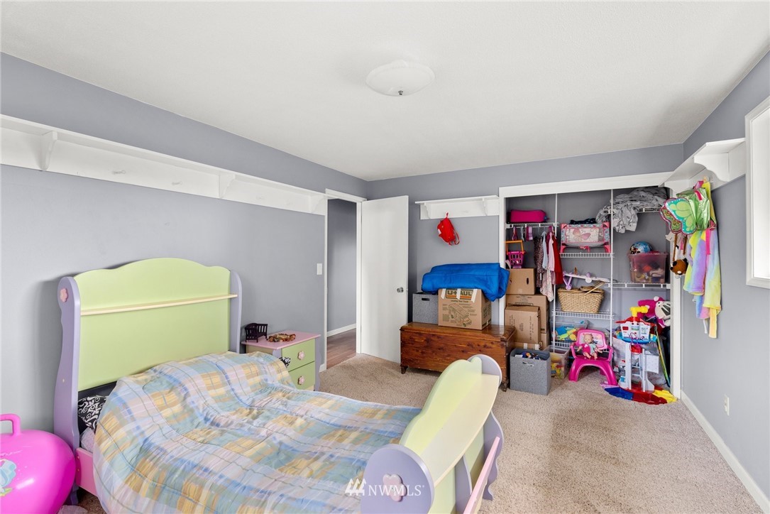 115 Kennicott Road Chehalis, WA 98532 - Photo 17 of 25 a bedroom with furniture and a bed