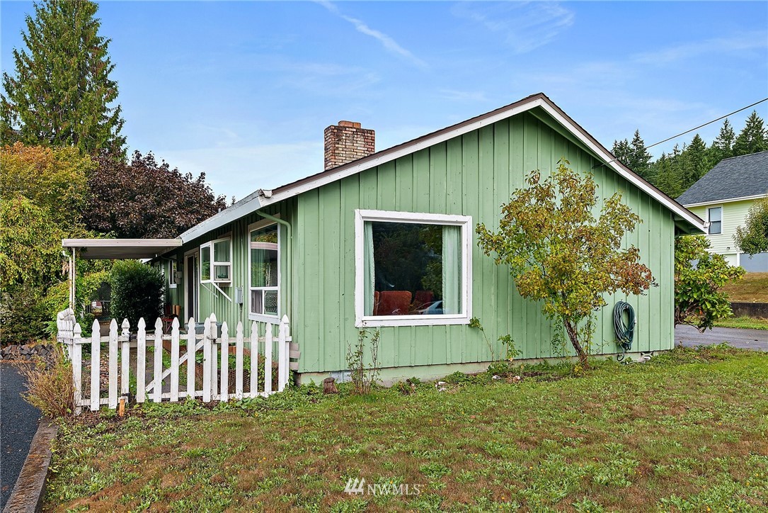 115 Kennicott Road Chehalis, WA 98532 - Photo 2 of 25 a front view of a house with a garden and yard