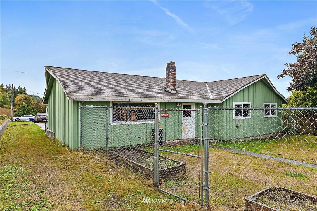 115 Kennicott Road Chehalis, WA 98532 - Photo 22 of 25 a front view of a house with garden