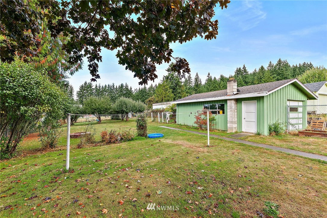 115 Kennicott Road Chehalis, WA 98532 - Photo 24 of 25 a house that has a tree in front of it