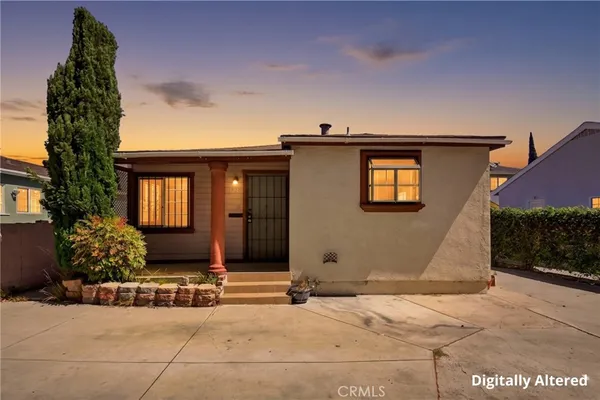$869,999 | 2901 East 65th Street, Long Beach, CA 90805