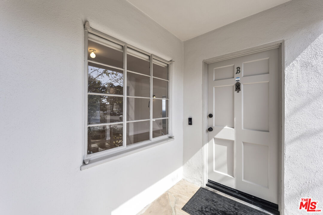 751 18th Street, Unit B Santa Monica, CA 90403 - Photo 18 of 24 a view of bathroom with tub and shower