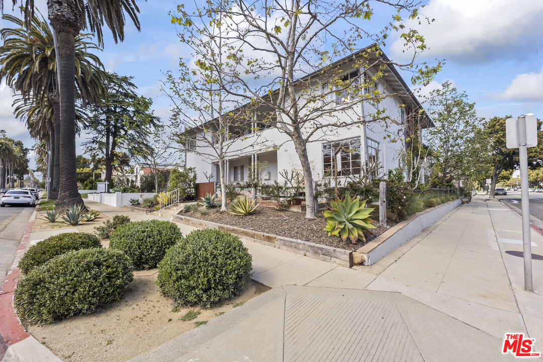 751 18th Street, Unit B Santa Monica, CA 90403 - Photo 20 of 24 a view of a street with a building in the background
