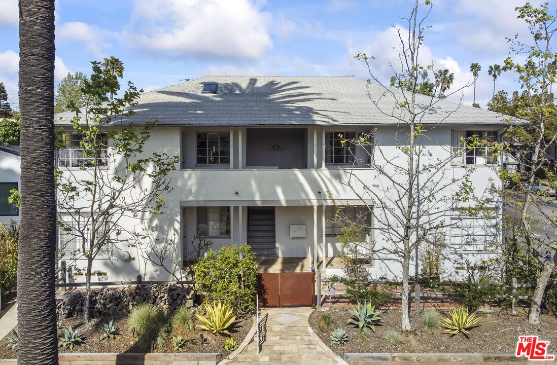 751 18th Street, Unit B Santa Monica, CA 90403 - Photo 23 of 24 a view of a house with a cars windows