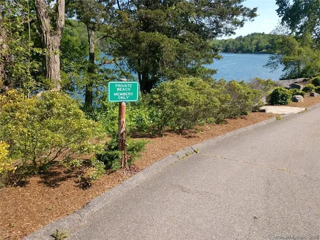 $155,000 | 22 Candlewood Common, New Milford, CT 06776