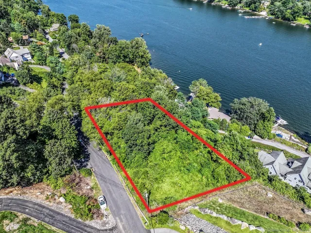 $155,000 | 22 Candlewood Common, New Milford, CT 06776