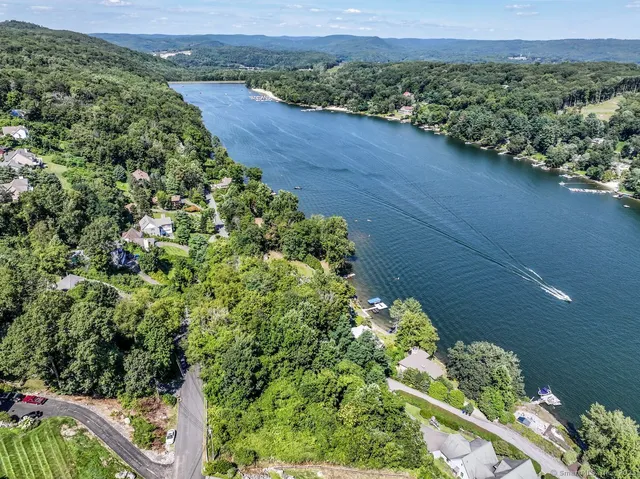 $155,000 | 22 Candlewood Common, New Milford, CT 06776