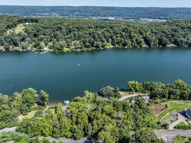 $155,000 | 22 Candlewood Common, New Milford, CT 06776