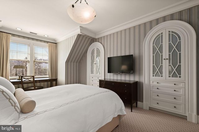 $4,900,000 | 9100 Burning Tree Road, Bethesda, MD 20817