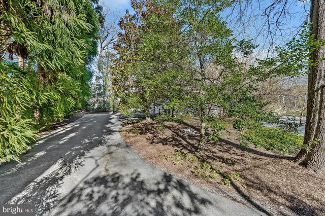 $4,900,000 | 9100 Burning Tree Road, Bethesda, MD 20817
