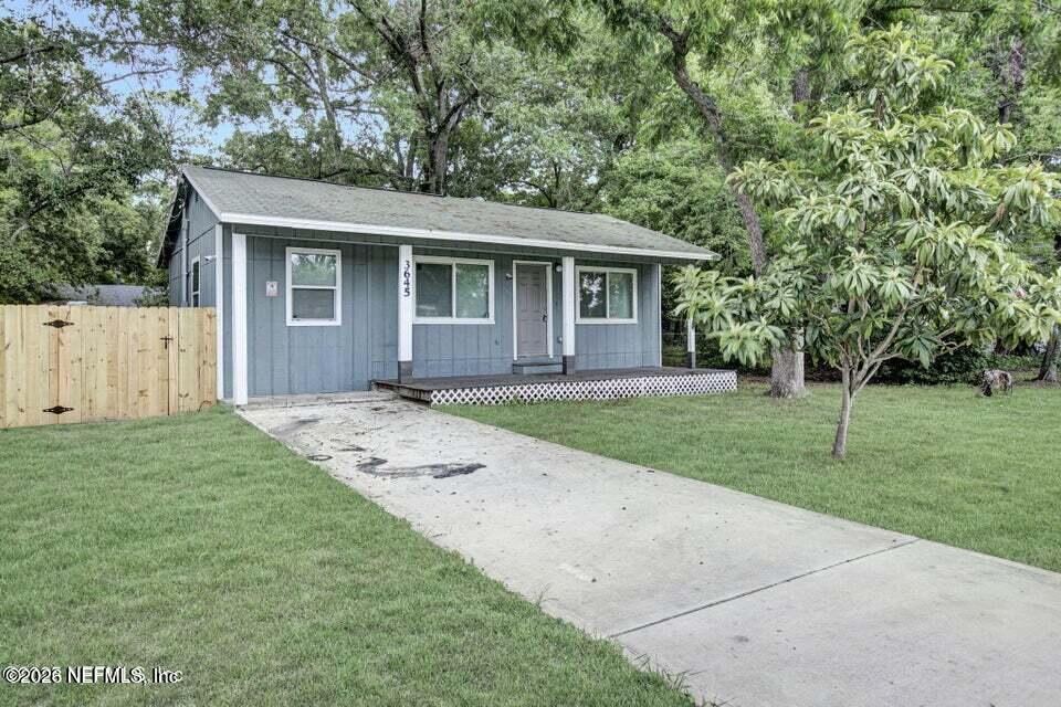 3645 Edison Avenue Jacksonville, FL 32254 - Photo 3 of 21 a front view of house with yard and green space