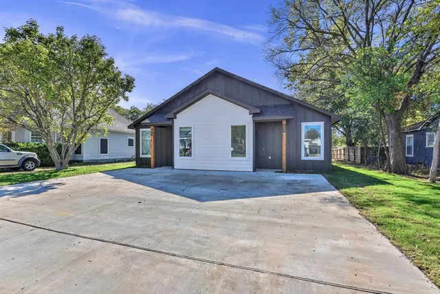 a house view with a outdoor space