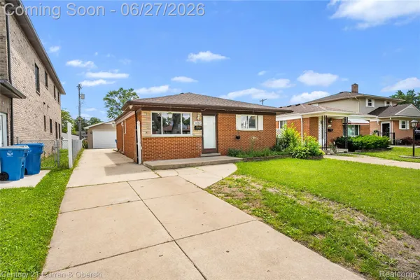 $2,100 | 6042 Highview Street, Dearborn Heights, MI 48127