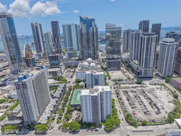 $2,000 | 800 North Miami Avenue, Unit E207, Miami, FL 33136