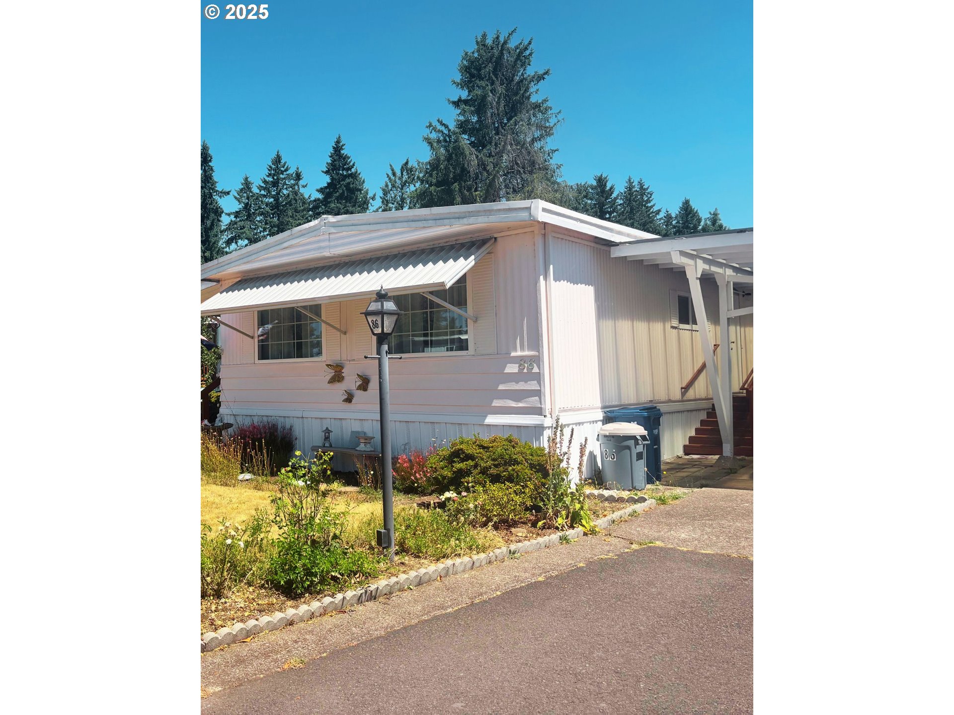 1125 58th Street, Unit 86 Springfield, OR 97478 - Photo 3 of 44 a front view of a house with a yard