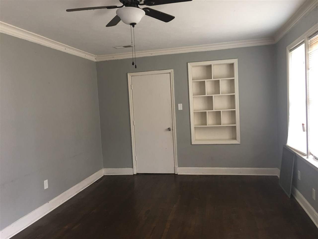 955 Inman Road Memphis, TN 38111 - Photo 11 of 13 Family room with Bonus room that could be used for a office space.