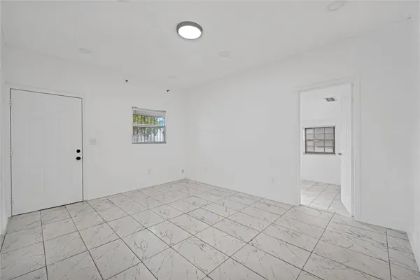 $2,800 | 1114 Northwest 39th Street, Miami, FL 33127