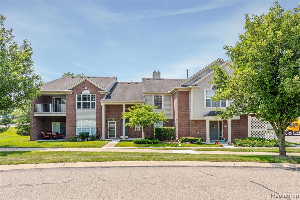 1790 Flagstone Circle Rochester, MI 48307 - Photo 2 of 30